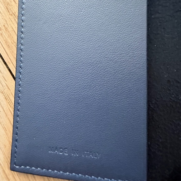 SERAPIAN PASSPORT HOLDER - Picture 5 of 7